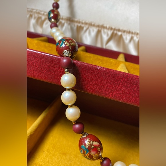 Estate, hand painted bead necklace. Beautifully crafted. Vintage - Picture 7 of 16